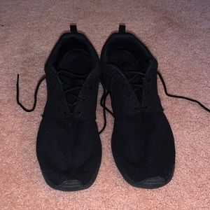 Nike Roshe Run all black